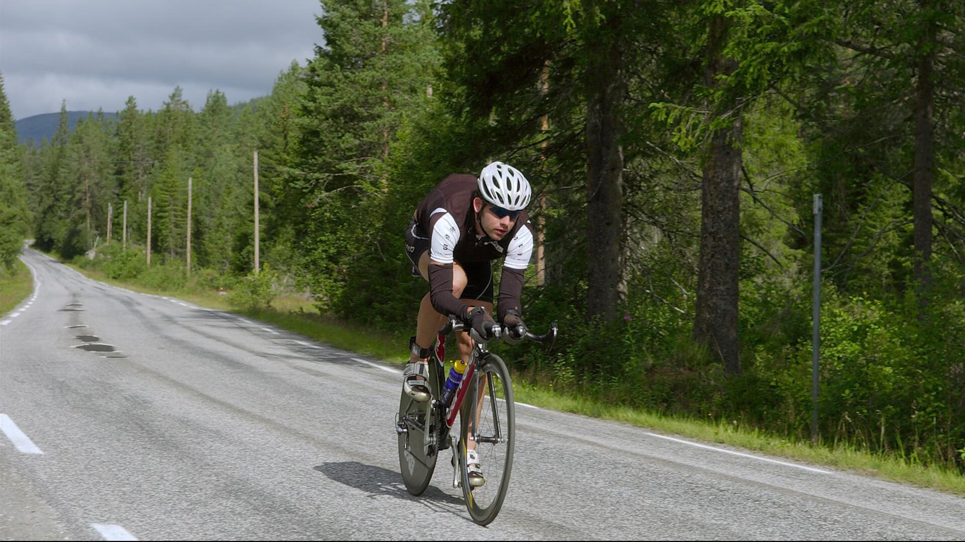 开云体育app入口-“飞跃东安湖：跑酷选手挑战最具难度的障碍赛道”
